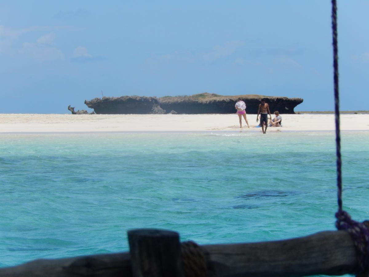 Blue Monkey Beach Cottages Shimoni Eksteriør billede